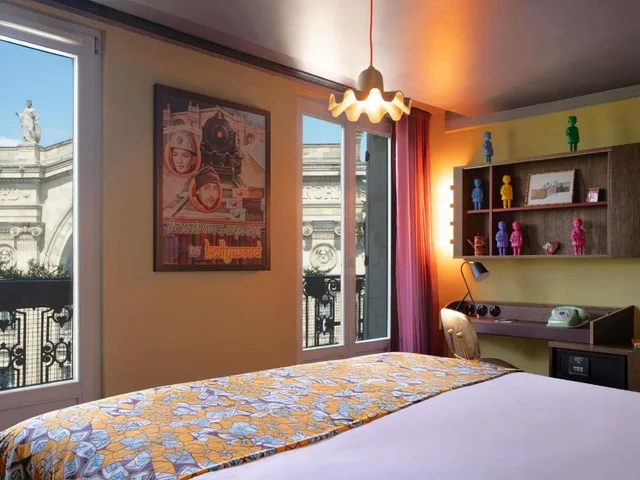 Plus, Double Bed, Large، 25hours Hotel Paris Terminus Nord 2/7