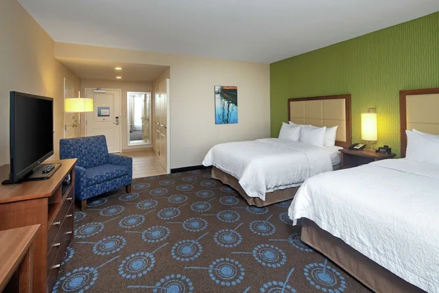 غرفة بسريرين كوين بغرفة نوم واحدة، HAMPTON INN BY HILTON HALIFAX DOWNTOWN 2/10