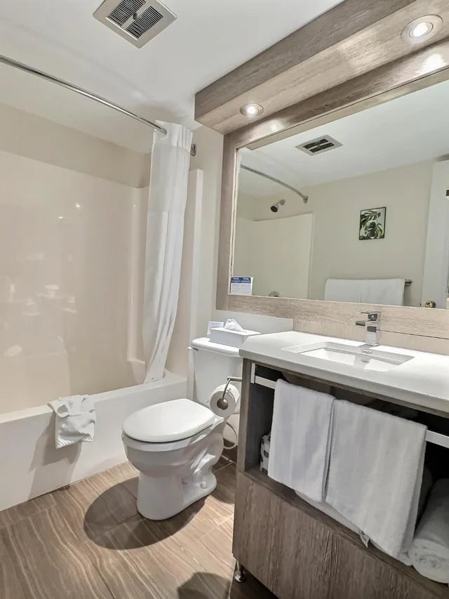 غرفة بسرير كوين يُسمح فيها بالحيوانات الأليفة، Quality Inn Rouyn-Noranda 3/3