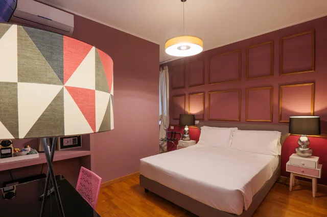 غرفة ثلاثية، Dem Hotel 1/1