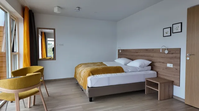 جناح بسرير كينج بإطلالة على البحيرة، Hotel 1001 Nott 1/2