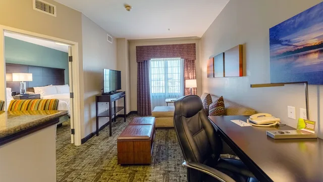 جناح بسرير كوين بغرفة نوم واحدة بمطبخ لذوي الإعاقة، Staybridge Suites Houston-Nasa/Clear Lake 3/6