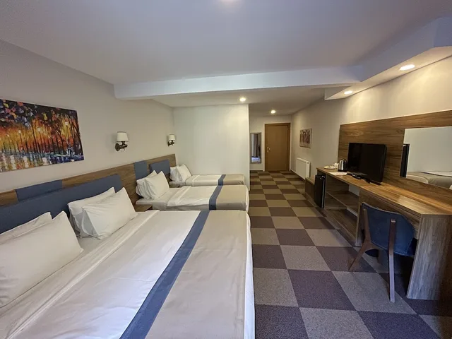 غرفة ديلوكس بسرير كوين وسرير فردي، Feel & Live Hotel - Villas - Restaurant 1/2