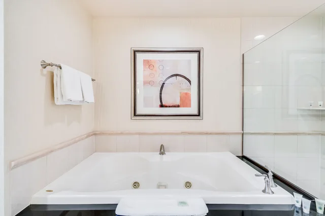 1 Bedroom, Suite, Strip View, Sofa, Balcony، Jet Luxury Resorts @ The Signature Condo Hotel 7/8
