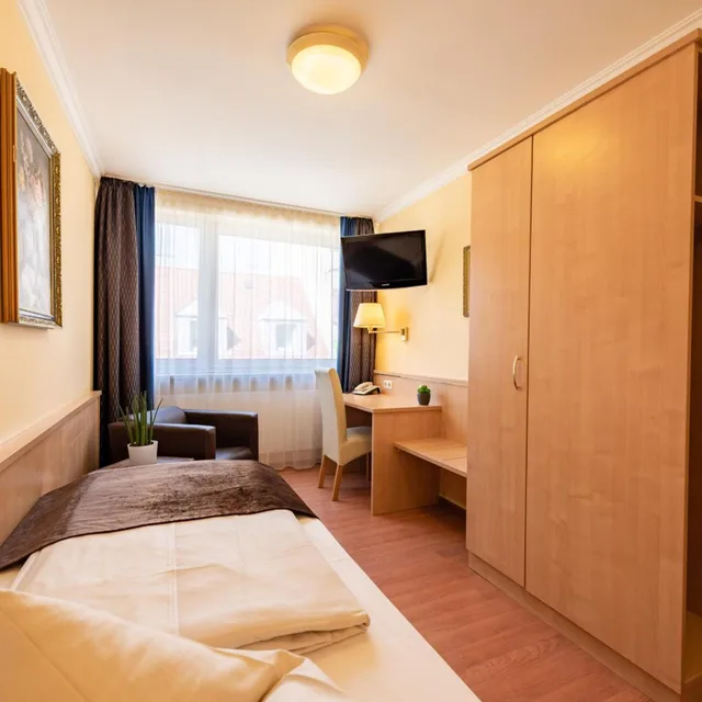 غرفة مفردة، Hotel Royal 5/12