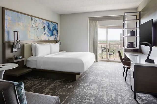 Room, King Bed, Concierge Level، Marriott Dallas Las Colinas 1/10