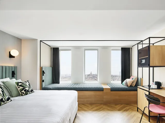 Connecting, Family, H4 Wyndham Paris Pleyel 3/3