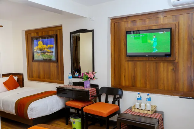 Family, 1 Double and 1 Single Bed, Hill View، Hotel Himalayan Oasis 6/10