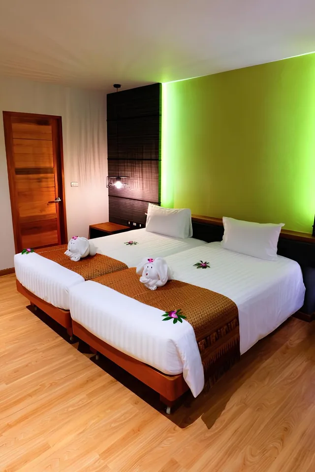Room, Twin Beds, No Window، The Glory Gold Hotel 1/1