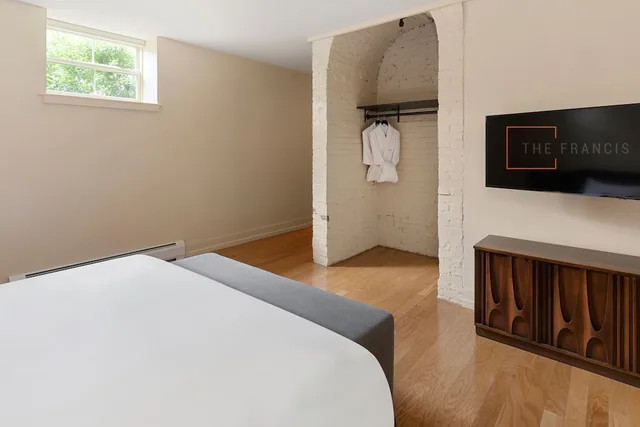Luxury, Suite, King Bed, The Francis 2/2