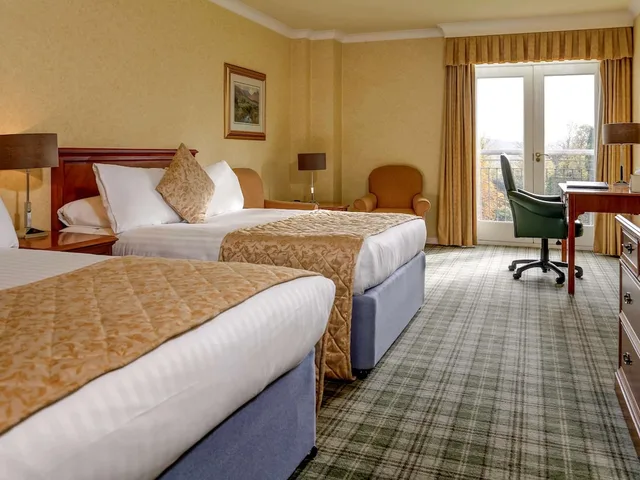 غرفة سوبيريور عائلية بسريرين مزدوجين، Mercure Sheffield Kenwood Hall & Spa 1/2