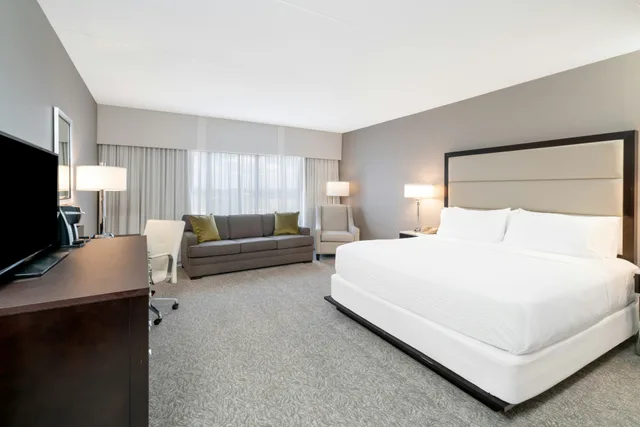 Leisure, King Bed, Holiday Inn Wilmington 2/10