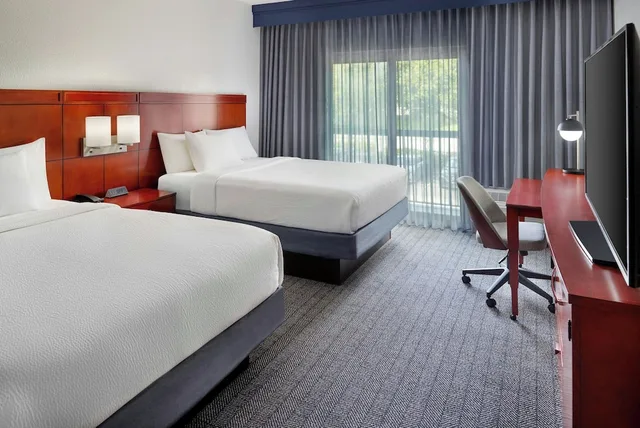 غرفة عائلية بسريرين كوين، Courtyard Fort Lauderdale Plantation 2/6