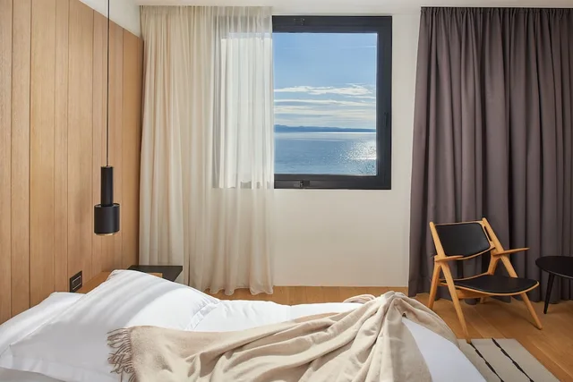 غرفة سوبيريور بسرير كينج بإطلالة على البحر، Briig Boutique Hotel 3/4
