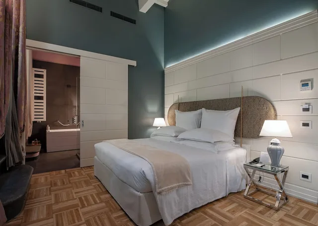غرفة بريميوم، Hotel Number Nine 3/4