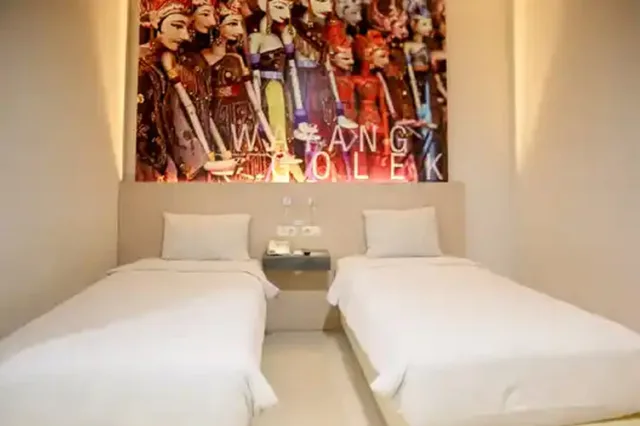 Superior Twin, Townhouse Oak Cihampelas Near Ciwalk Formerly Promenade Hotel 1/1