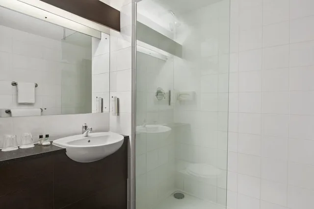 Room, Double Bed, Ramada by Wyndham South Mimms M25 3/3