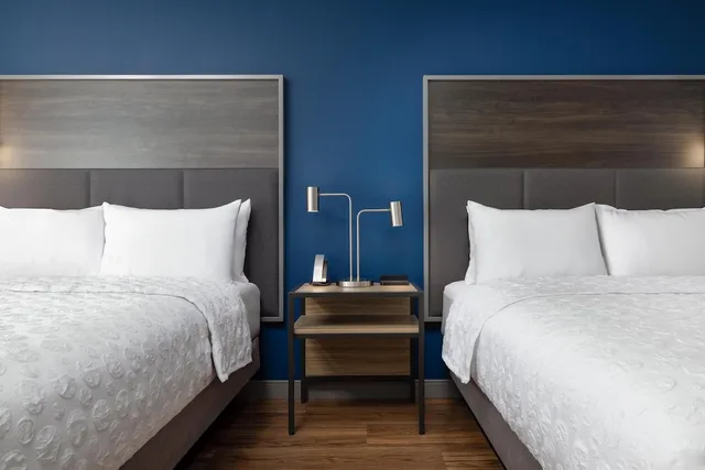 Room, 2 Queen Beds, Tru By Hilton Cleveland, TN 2/3