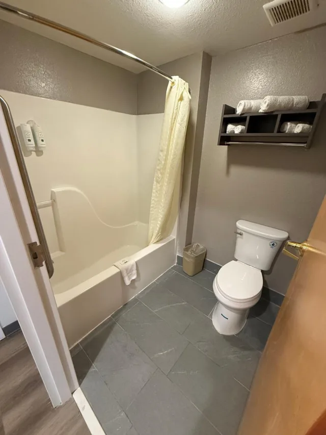 Suite, King Bed, Large, Quality Inn & Suites Biloxi - Ocean Springs 7/7