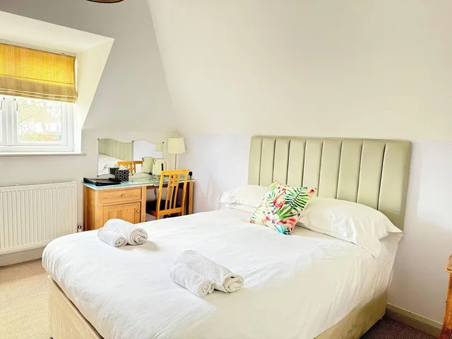 غرفة بسرير مزدوج بإطلالة على الحديقة، Oxford Guest House 2/2