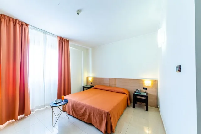 غرفة قياسية بسرير كوين، Le Torri Hotel 3/7