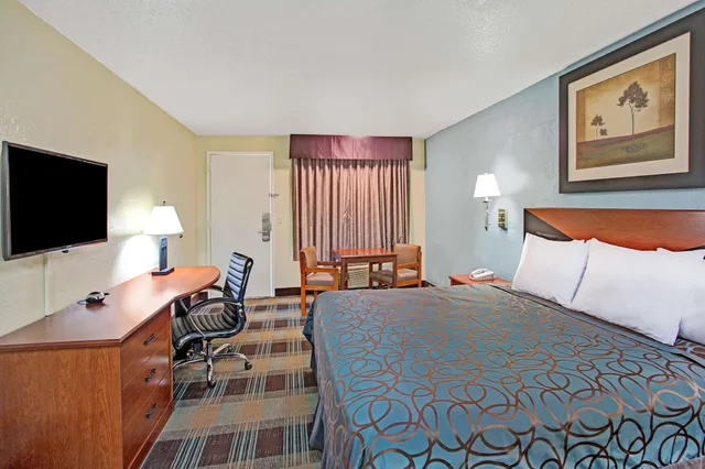 غرفة بسرير كينج لذوي الإعاقة، Days Inn By Wyndham Ladson Summerville Charleston 3/7