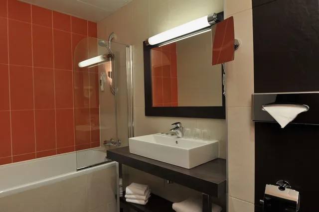 غرفة ثلاثية بسرير مزدوج وسرير فردي، Mercure Maurepas Saint Quentin 4/6