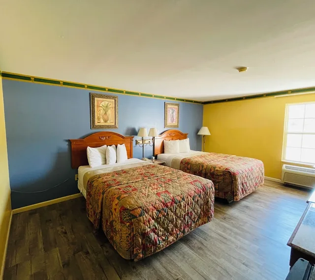 غرفة قياسية بسريرين كوين، Mountain Inn and Suites Dunlap 2/8