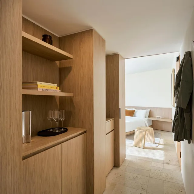Junior Suite, King Bed, Oxford House 2/3
