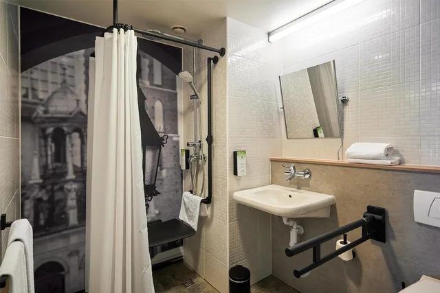 Standard, Queen Bed, Campanile Krakow Old Town 9/10