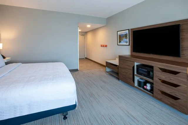 غرفة بسرير كينج لذوي الإعاقة، Hampton Inn and Suites by Hilton La Grande 2/7