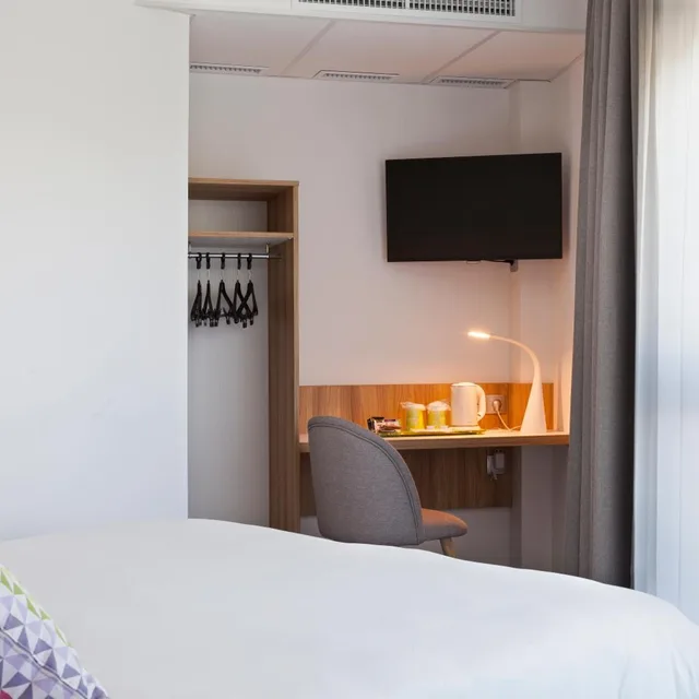 Room, Quadruple, Double Bed, Sofa, Hotel Campanile Metz Nord - Talange 3/5