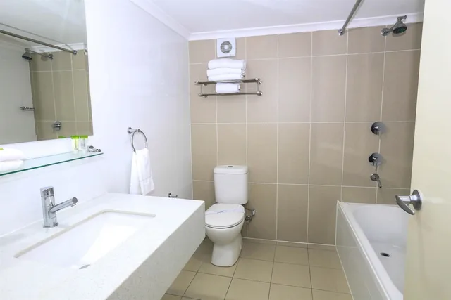 Deluxe, Queen and Twin Beds, Balcony, Best Western Casula Motor Inn 2/2