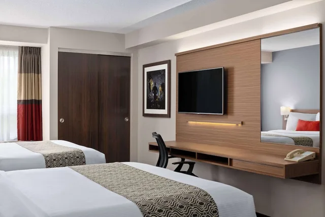 Deluxe, 2 Queen Beds, Microtel Inn And Suites By Wyndham Kirkland Lake 4/4