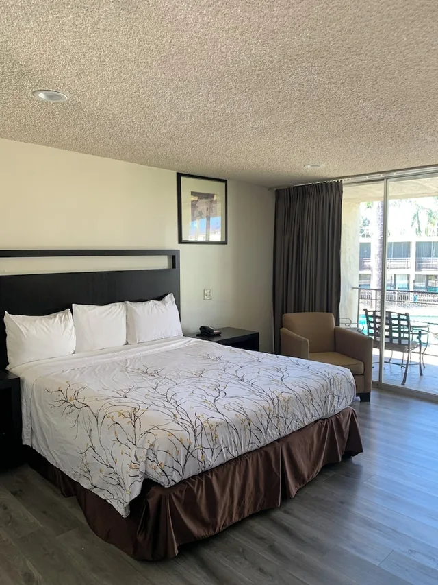 غرفة قياسية بسرير كينج، Valley Inn 2/8