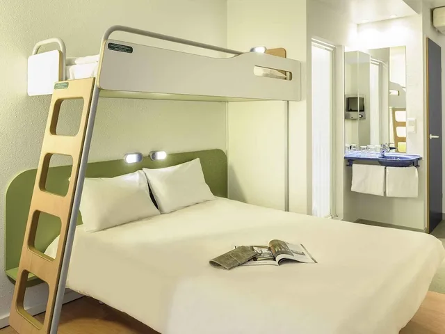 غرفة بسرير مزدوج وسرير بطابقين، Ibis Budget Wien Sankt Marx 2/7