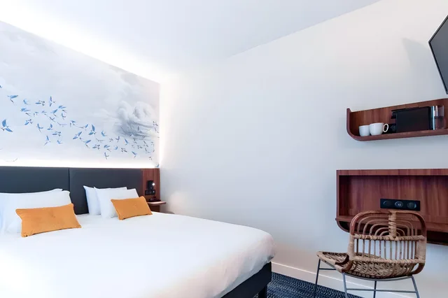 جناح بسريرين كوين، Hotel Bleu de Grenelle 1/1