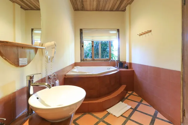 غرفة بسرير مزدوج بشرفة، Tegal Sari Accommodation 4/6