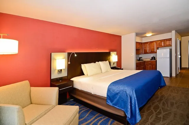 استوديو بسرير كينج بمطبخ صغير، Astoria Hotel and Event Center 5/6