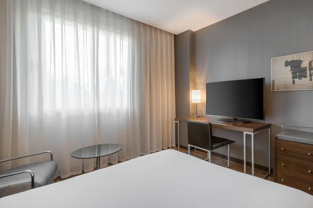 غرفة بسرير كوين، AC Hotel by Marriott Madrid Airport 4/5
