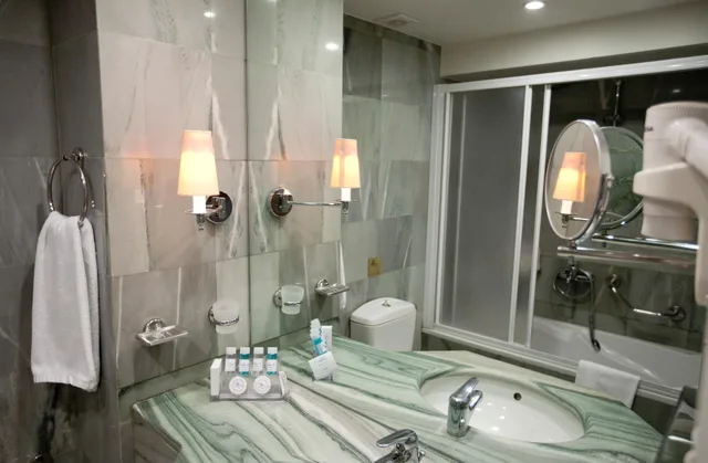 غرفة قياسية بسرير مزدوج أو سريرين منفصلين، Hera Hotel 4/5