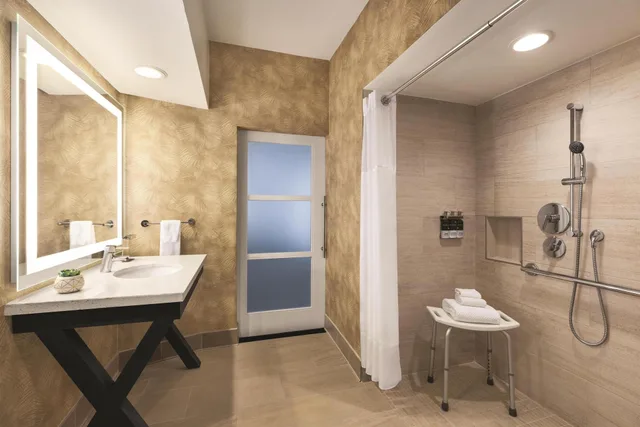 Suite, Multiple Beds, Ocean View, Accessible، Zachari Dunes on Mandalay Beach, Curio Collection by Hilton 4/4