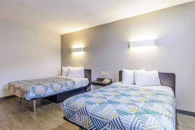غرفة قياسية بسريرين مزدوجين، Motel6 Boerne, TX 2/7