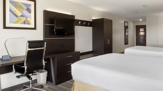 غرفة قياسية بسرير كوين، Holiday Inn Express Hotel & Suites Newton Sparta 2/5