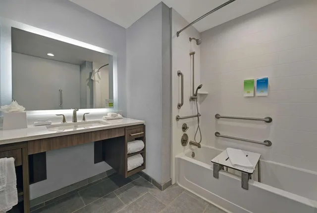 جناح بسرير كينج مع أريكة لذوي الإعاقة، Home2 Suites by Hilton Memphis Wolfchase Galleria 2/2