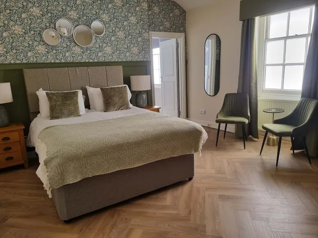 غرفة بسرير كينج، Royal Hotel 1/3