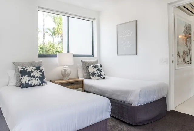 3 Bedrooms, Premium, Apartment, 1 Queen and 4 Single Beds, Garden Side، Noosa Pacific Riverfront Resort 3/10