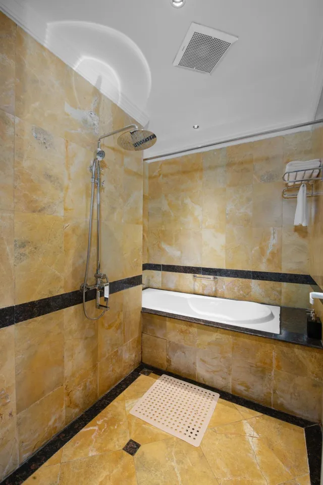 Superior, Double Bed, French Building، Ninh Binh Legend Hotel 4/4