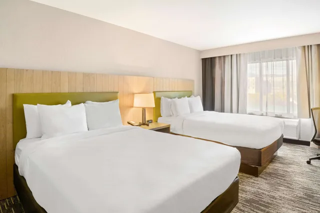 غرفة بسريرين كوين، Country Inn & Suites by Radisson, Flagstaff Downtown, AZ 1/6