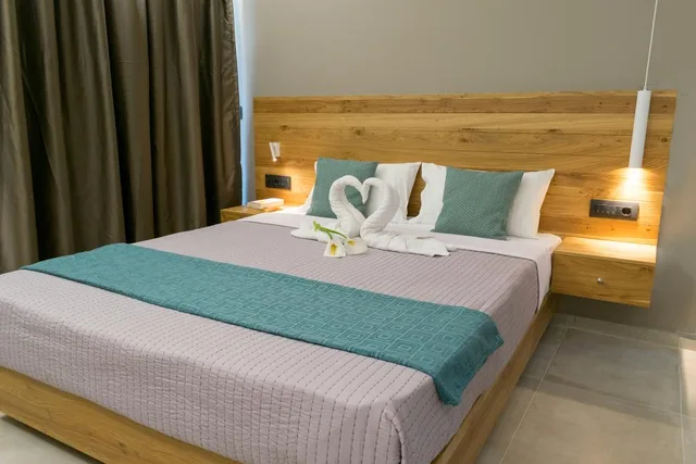 غرفة بسرير مزدوج أو سريرين منفصلين بإطلالة على البحر، Bali Diamond Hotel - Adults Only 2/8